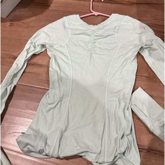 Sea foam colored lulu long sleeve - Picture 2 of 7